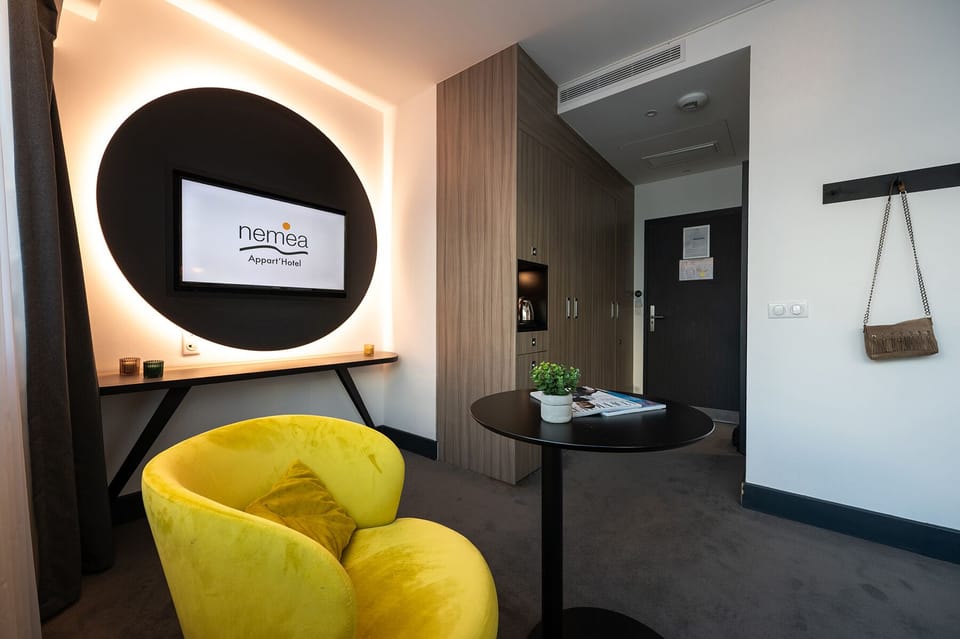 Double Room | In-room safe, individually decorated, individually furnished