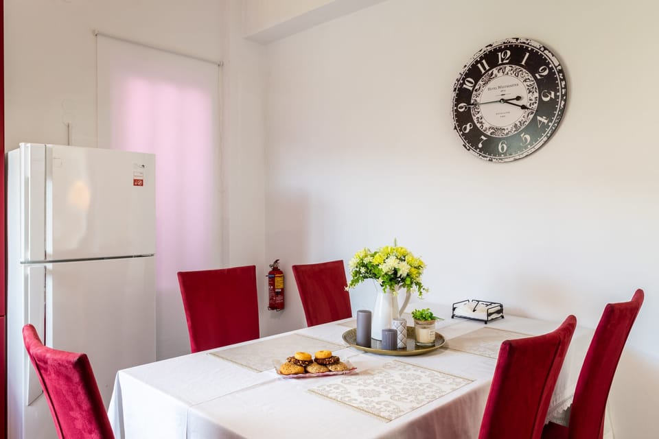 Spacious Dining Area – Bright and elegant for family or friends’ dinners.