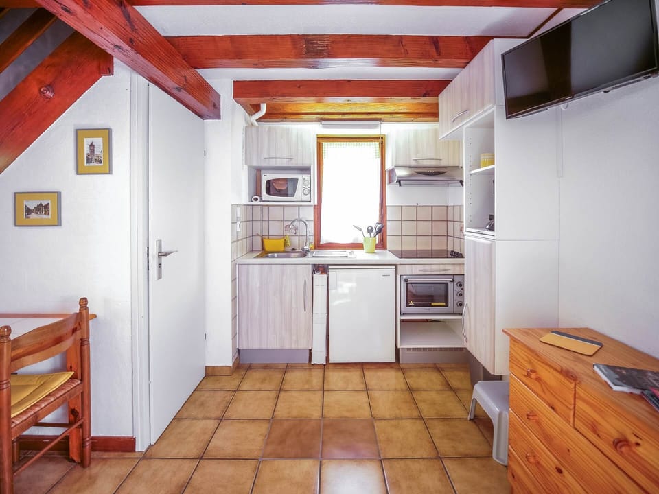 La cuisine au fond