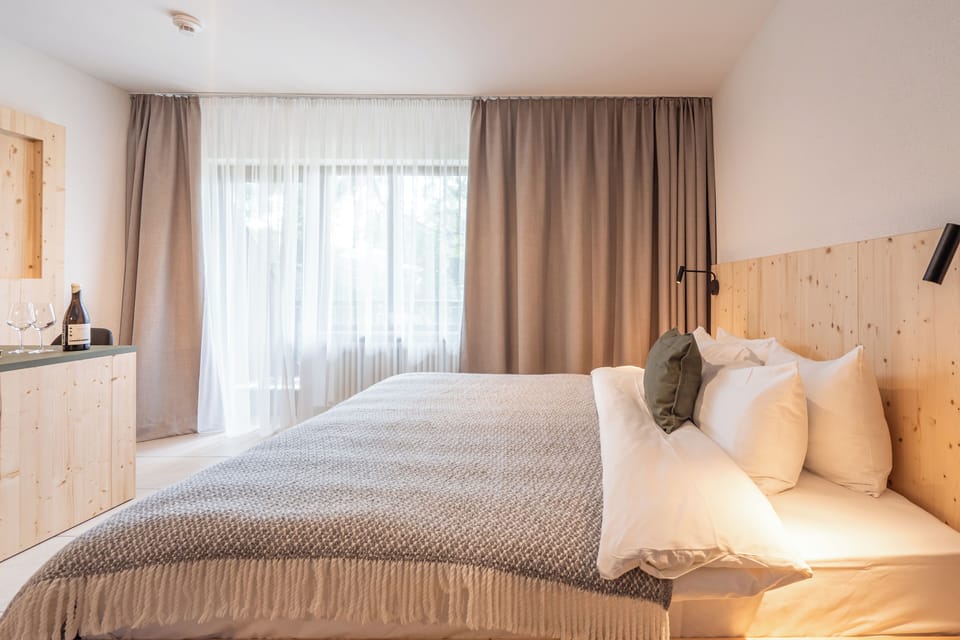 Studio | Hypo-allergenic bedding, desk, blackout drapes, iron/ironing board