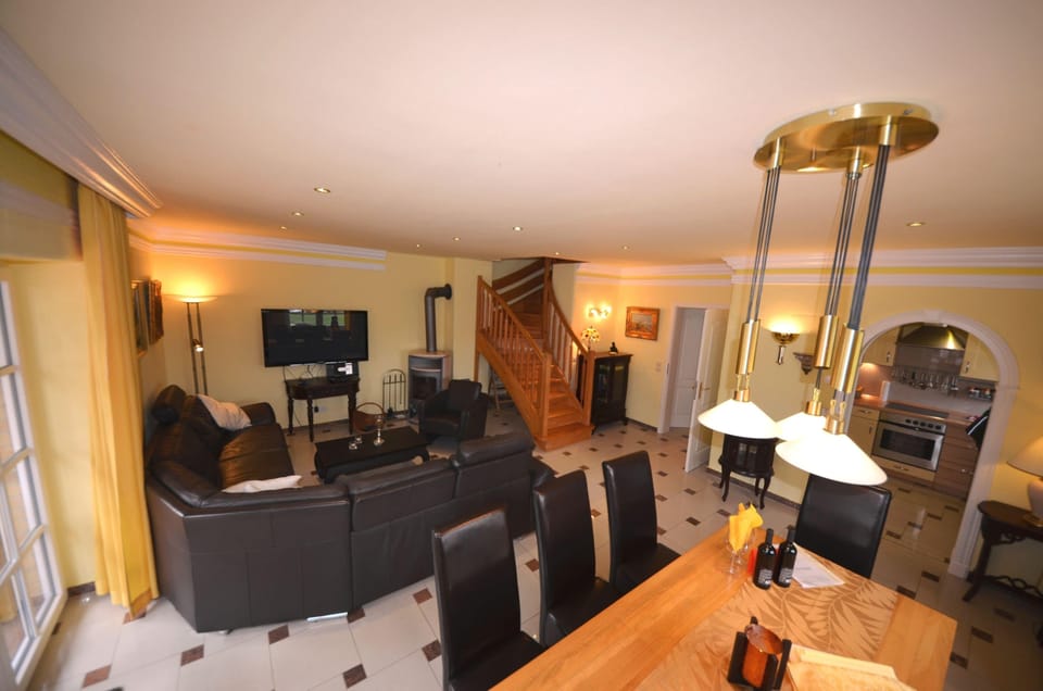 Deluxe House (Bel Monte) | In-room dining