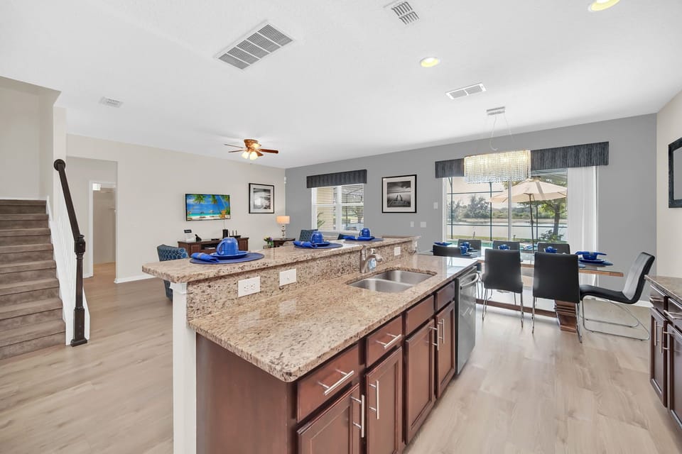 breakfast bar in kitchen area