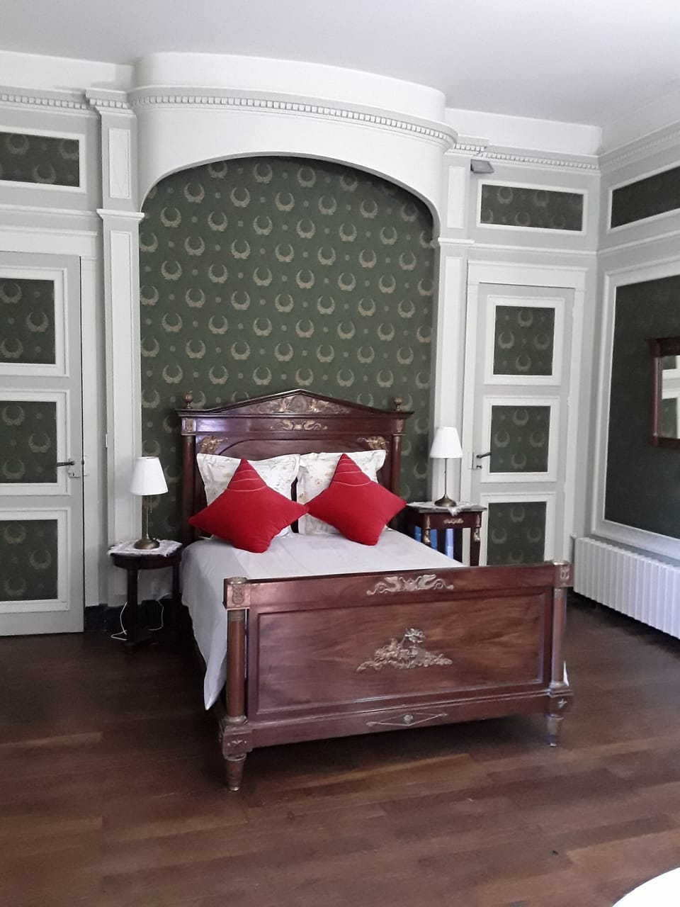 Family Room (La Queen Yvonne) | Premium bedding, down comforters, Tempur-Pedic beds