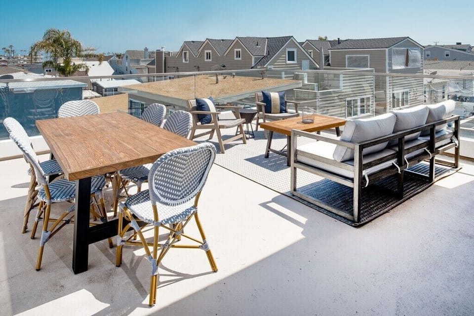 3rd floor Top deck Patio