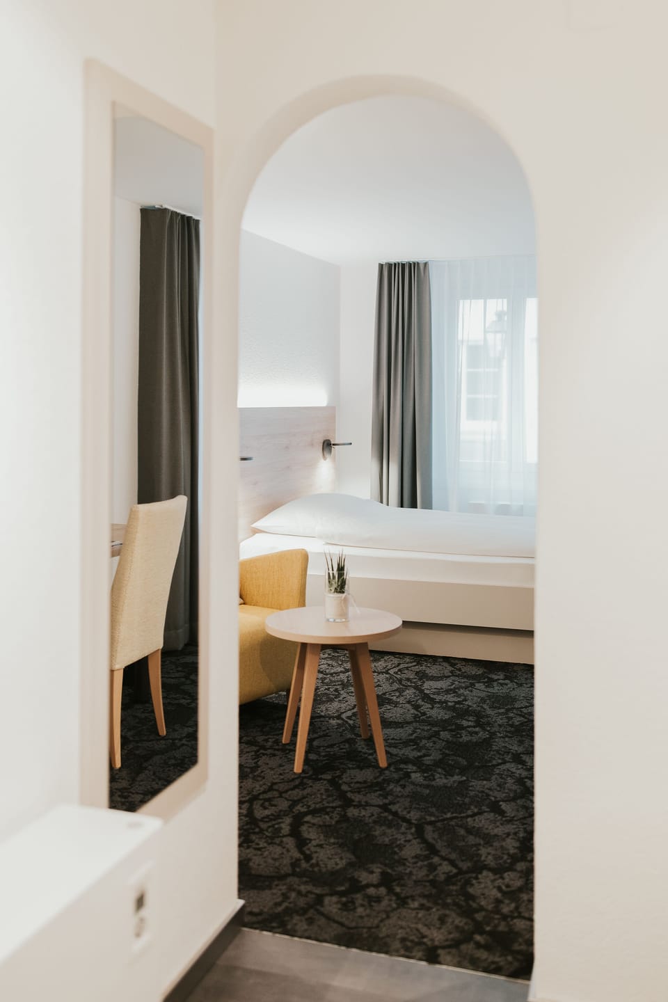 Economy Apartment | Living area | 110-cm flat-screen TV with digital channels, TV