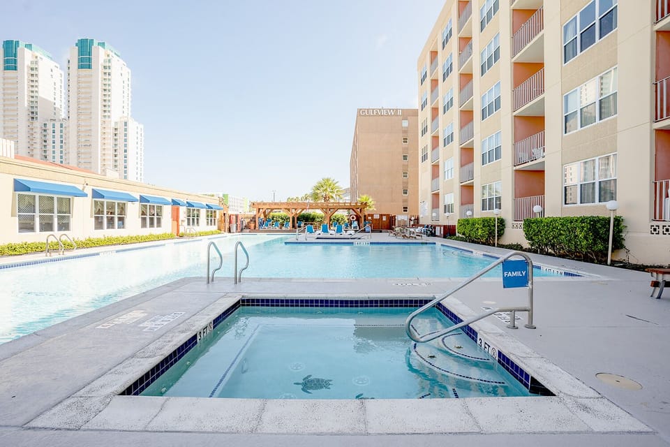 Gulfview II has a family-friendly unheated sitting pool for you and your crew!