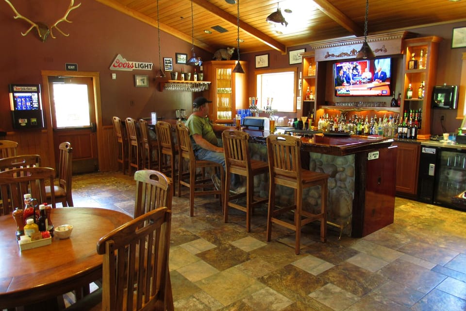 Harriman's Restaurant has a full service bar for travelers and locals.