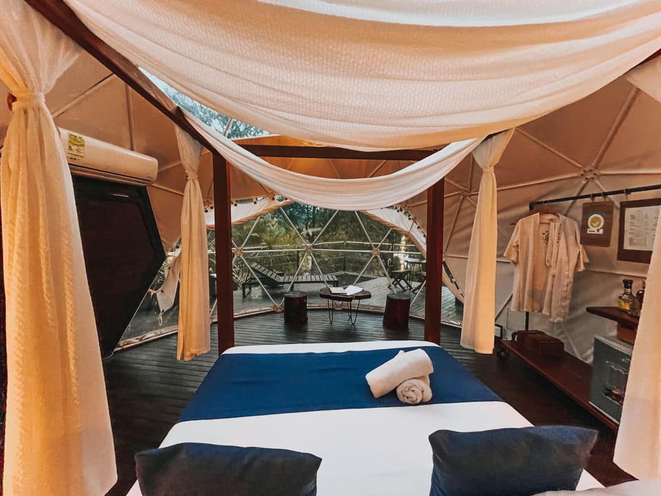 Comfort Room, Hot Tub | Egyptian cotton sheets, premium bedding, down comforters, pillowtop beds