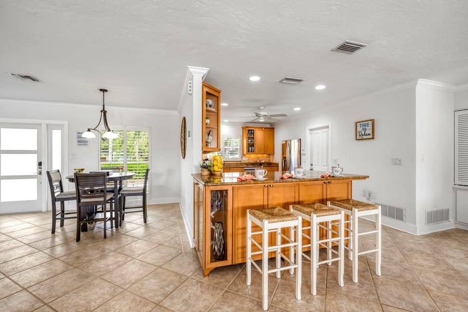 From quick breakfasts to family feasts, this spacious kitchen is ready for every meal.