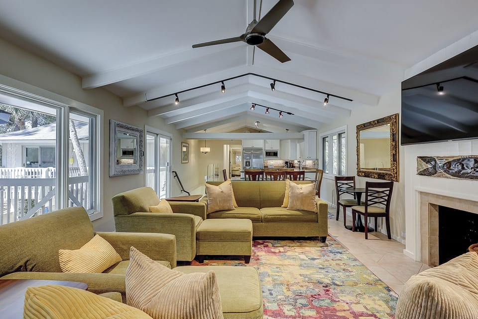 11 Spotted Sandpiper - Living Room (2nd Floor)