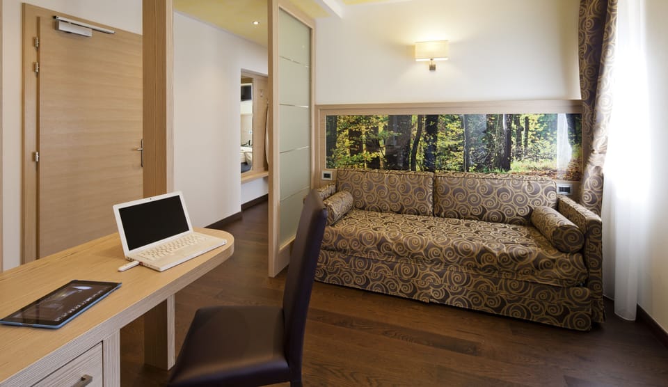 Suite | Minibar, desk, soundproofing, free WiFi