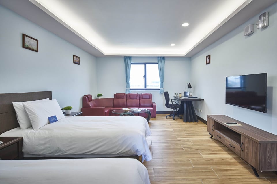 Business Twin Room | Premium bedding, down comforters, minibar, desk
