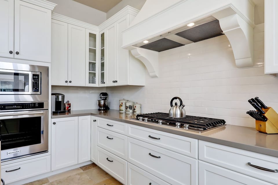 Beautiful kitchen space to prepare a meal for family and friends. Equipped with all new high-end appliances.
