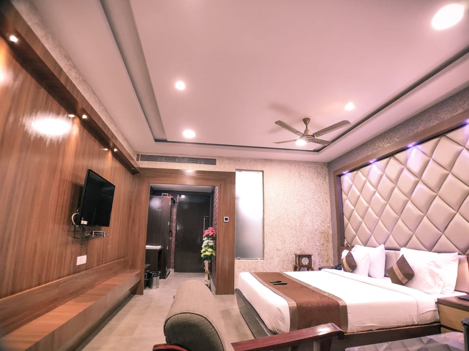 Royal Double Room | Soundproofing, free WiFi, bed sheets