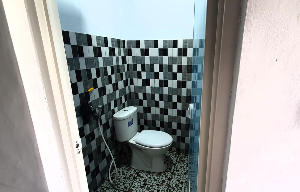 Basic Shared Dormitory, Mixed Dorm, Kitchen | Bathroom | Shower, towels, soap, shampoo