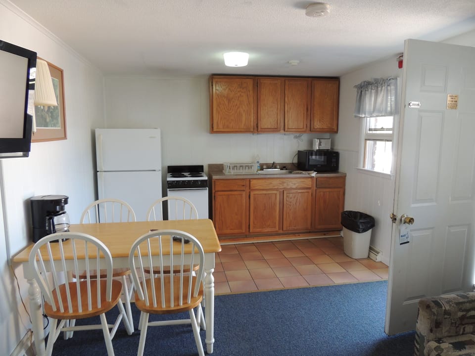 Efficiency | Private kitchenette | Fridge, microwave