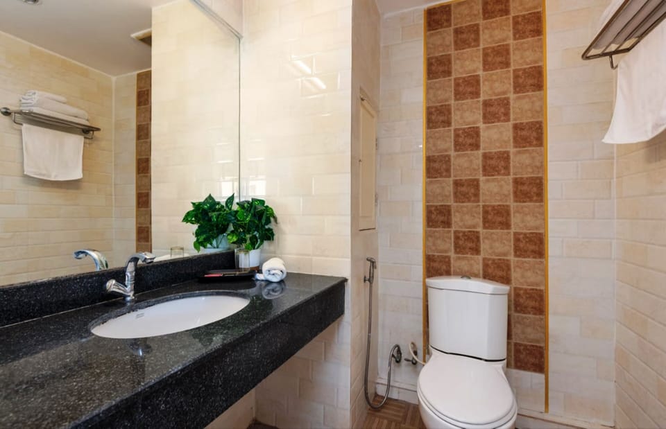 In-room safe, desk, soundproofing, free WiFi