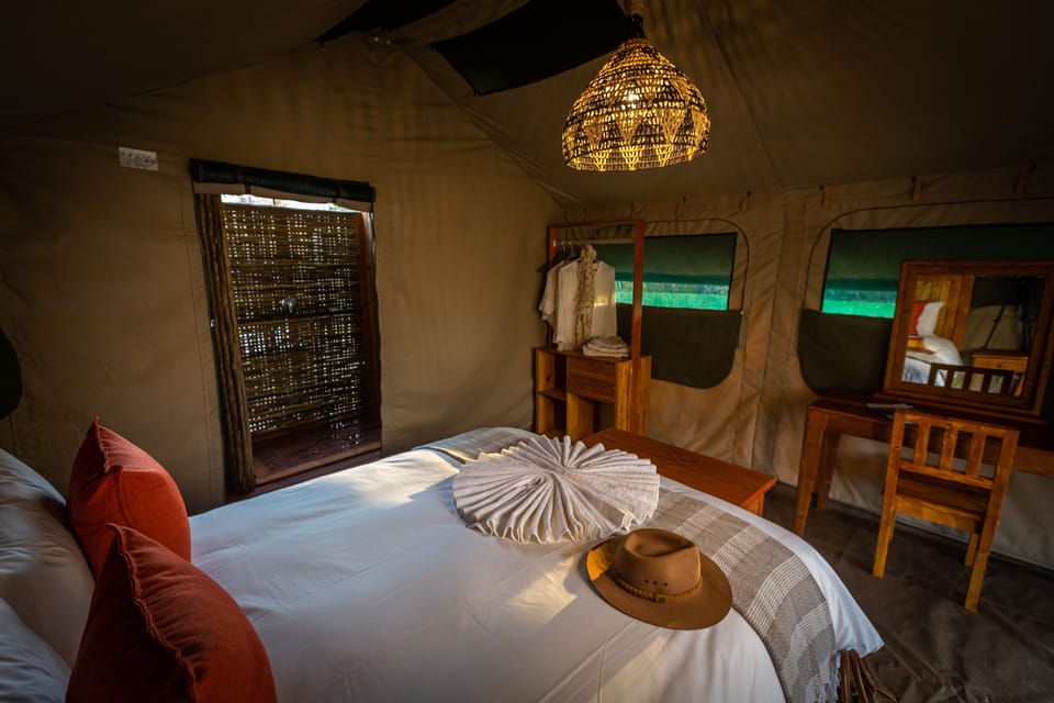 Luxury Tent (Queen bed) | Bed sheets