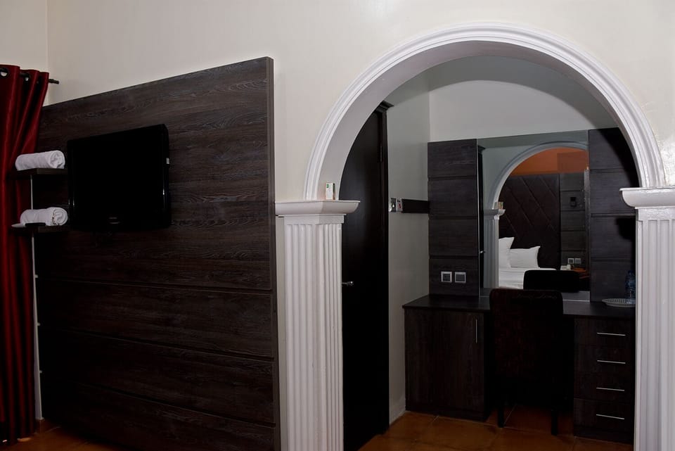 Desk, blackout drapes, free WiFi, bed sheets