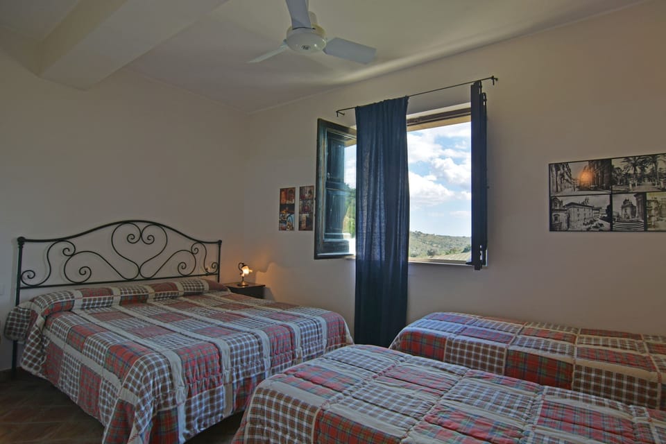 1 bedroom, Frette Italian sheets, premium bedding, down comforters