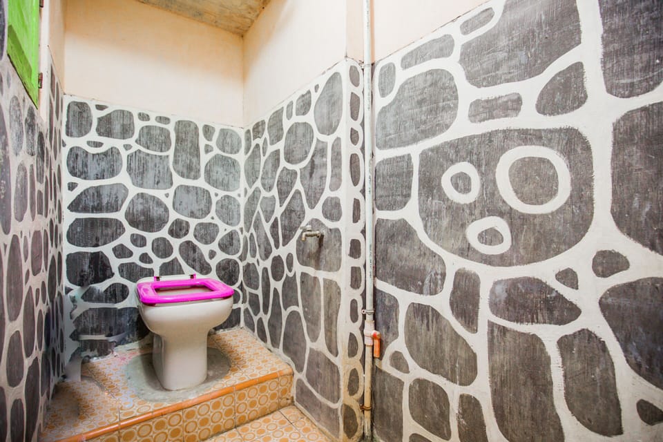 Economy Double Room | Bathroom | Shower, towels