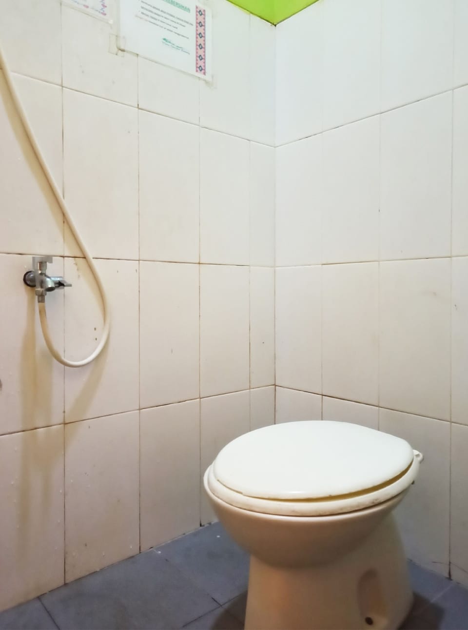 Economy Triple Room | Bathroom | Shower, towels