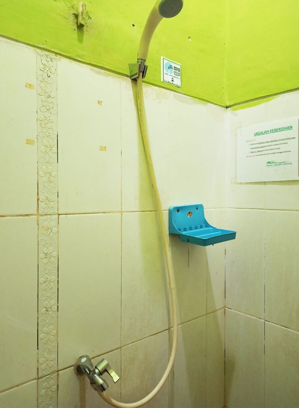 Economy Double Room | Bathroom | Shower, towels