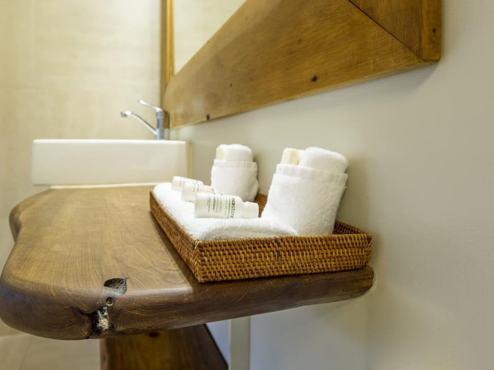 Totara Suite | Bathroom | Free toiletries, hair dryer, towels, soap