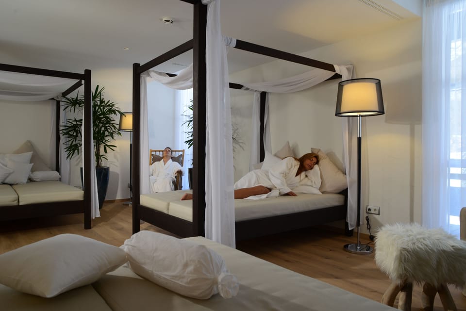 Sauna, body treatments, hot stone massages, sports massages, body scrubs