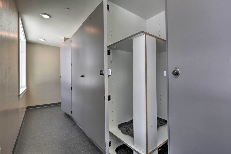 Community Amenities | Ski Locker
