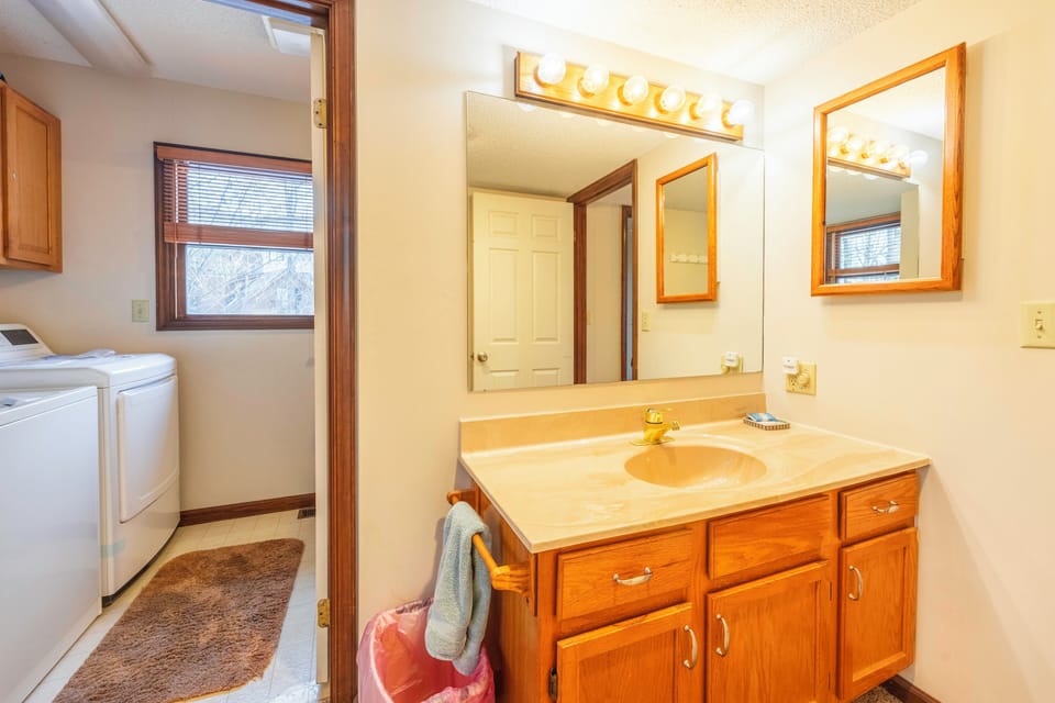 Hallway with sink and entrance to Upstairs bathroom 1