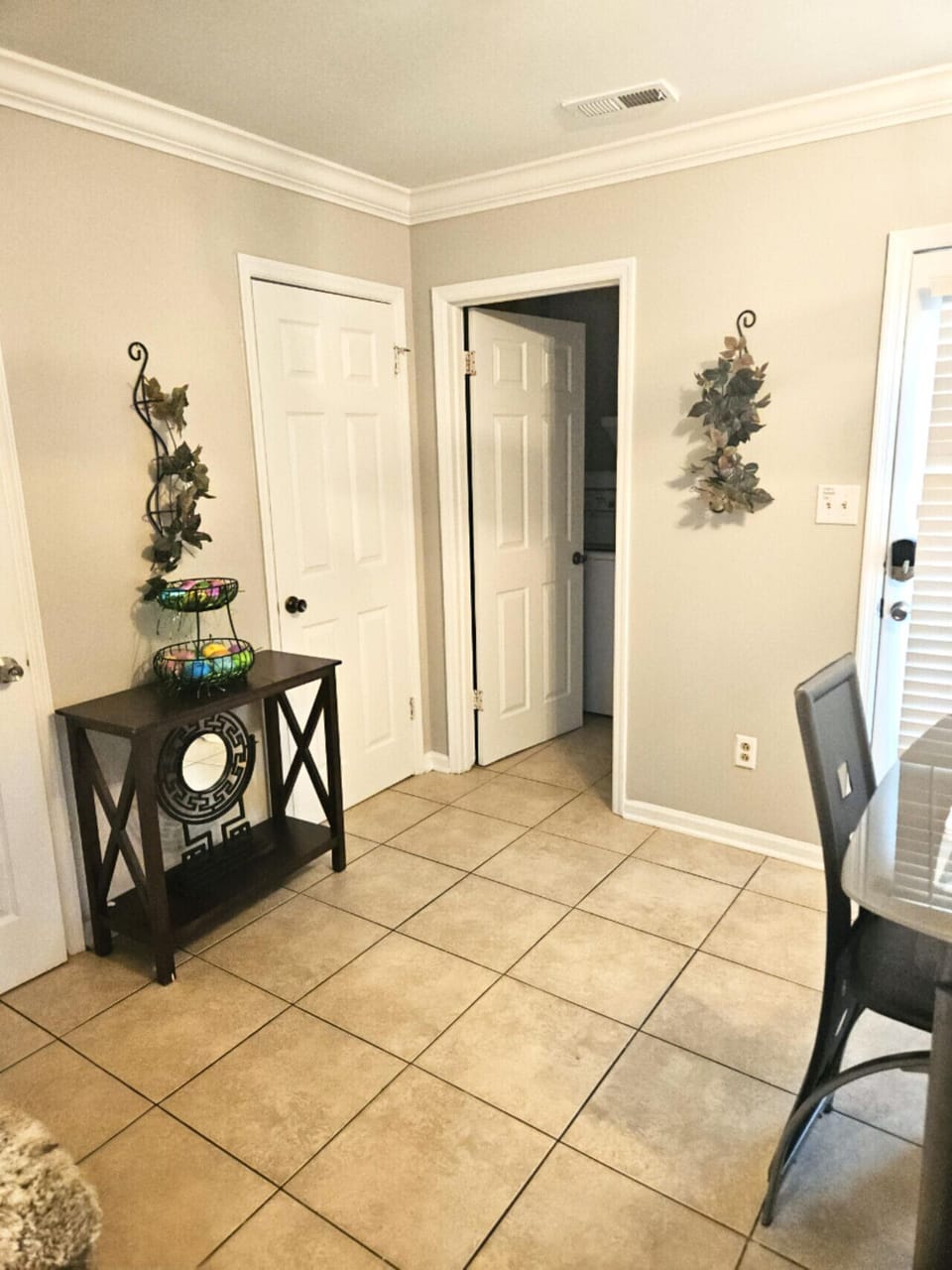 Welcoming Touches – Thoughtful accents and a clean layout make every corner feel like home from the moment you walk in.