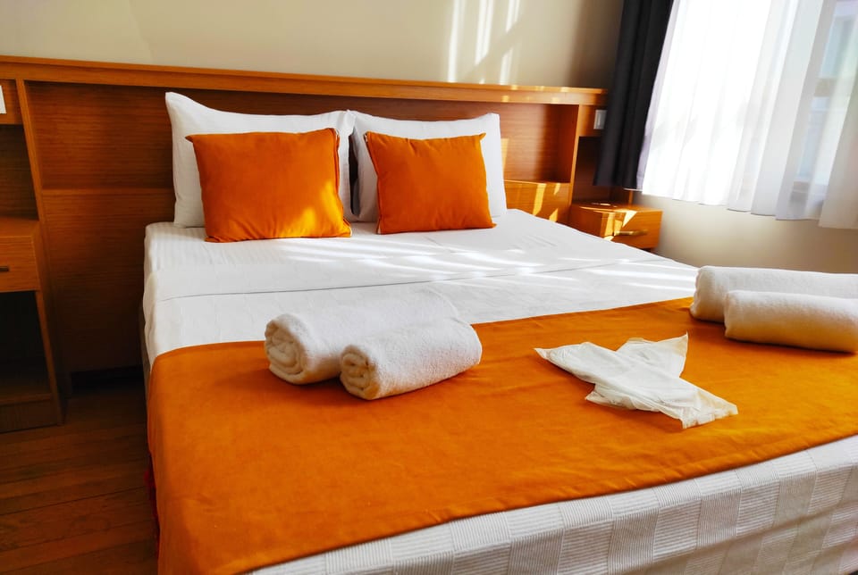 1 bedroom, Frette Italian sheets, premium bedding, in-room safe
