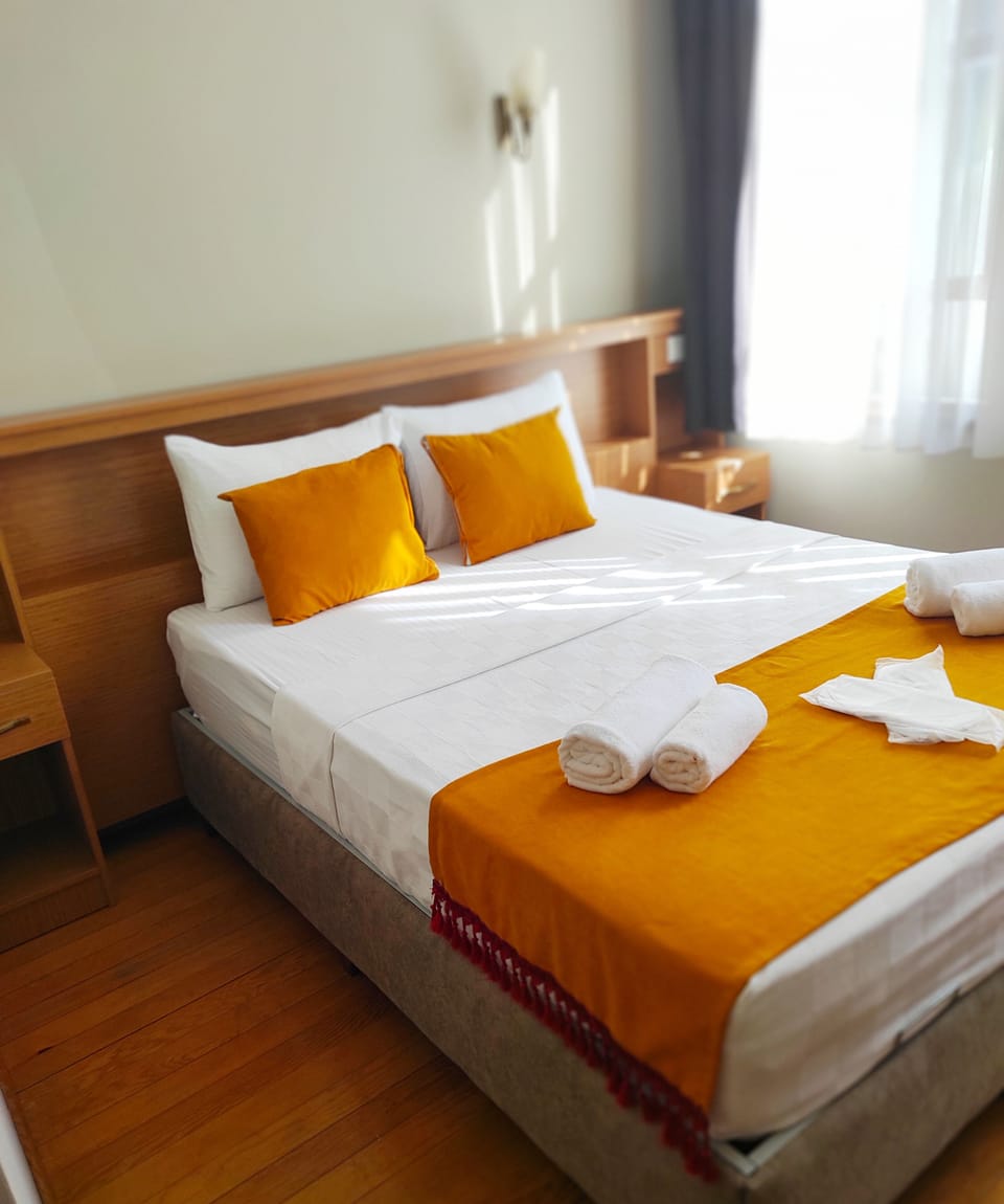 Standard Room | 1 bedroom, Frette Italian sheets, premium bedding, in-room safe