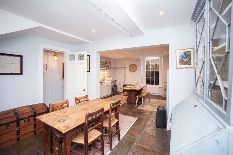 Traditional House, Private Bathroom, City View (PP) | Shared kitchen | Full-size fridge, microwave, oven, stovetop