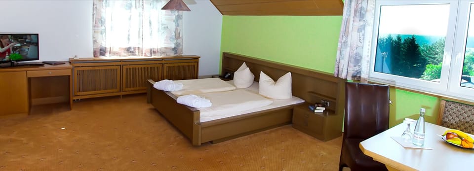 Standard Double Room | Hypo-allergenic bedding, in-room safe, free WiFi, bed sheets