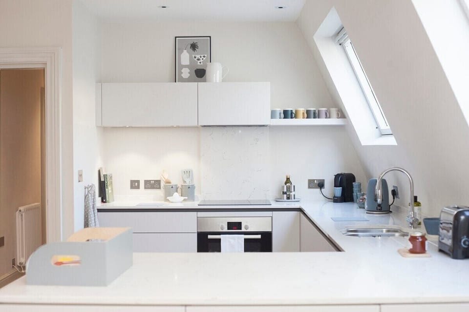Basic Apartment, Private Bathroom (WST) | Shared kitchen | Fridge, microwave, oven, electric kettle