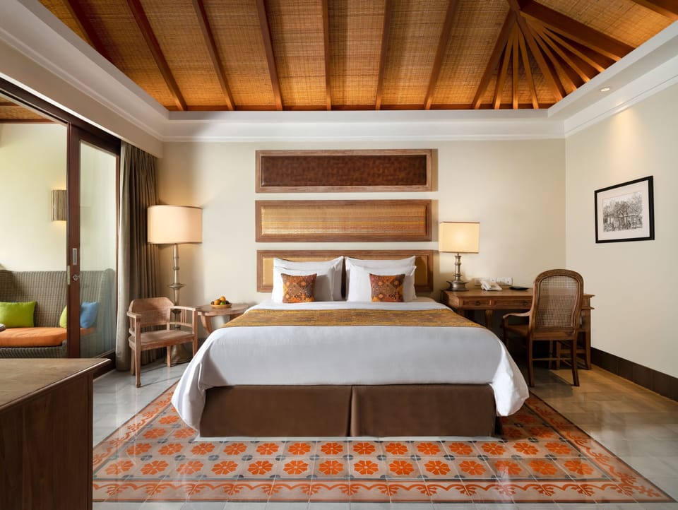 Deluxe Suite | Premium bedding, minibar, in-room safe, individually decorated