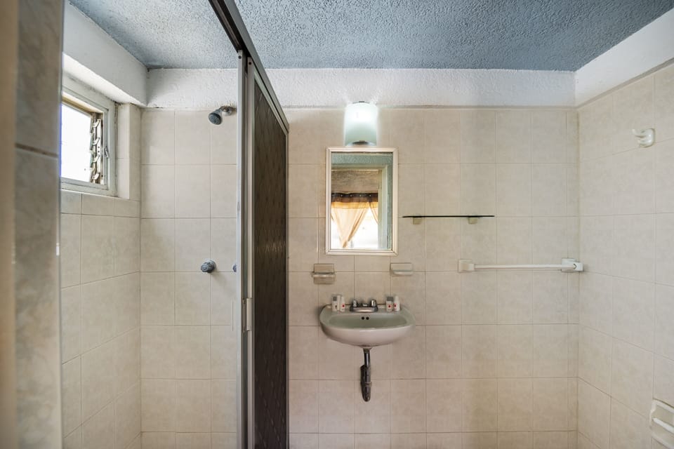 Standard Quadruple Room | Bathroom | Shower, hair dryer, towels, soap