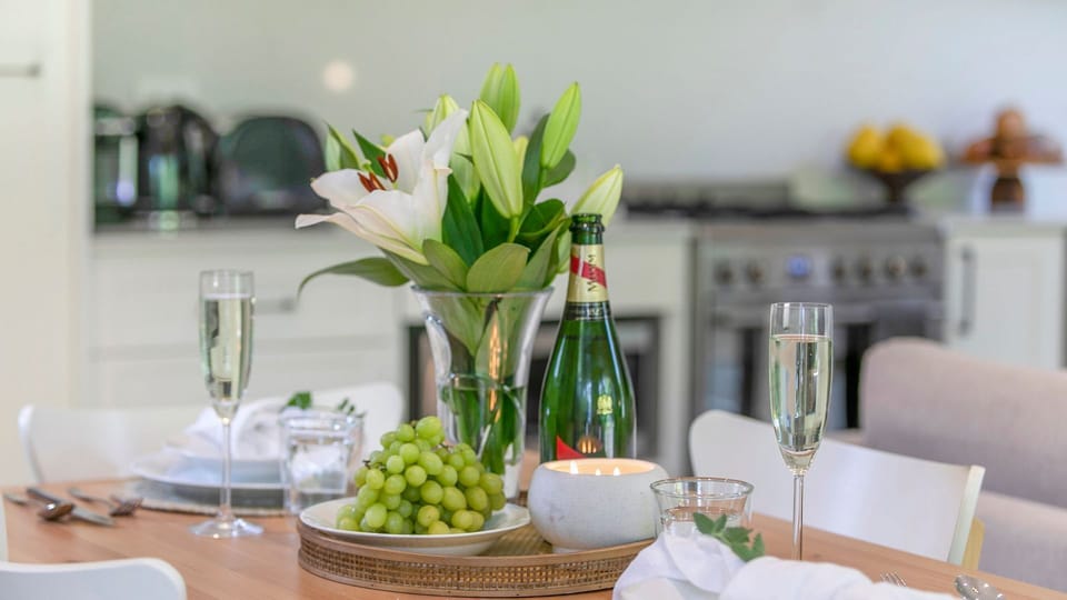 Banyula Annex | Dining table | Kitchen 