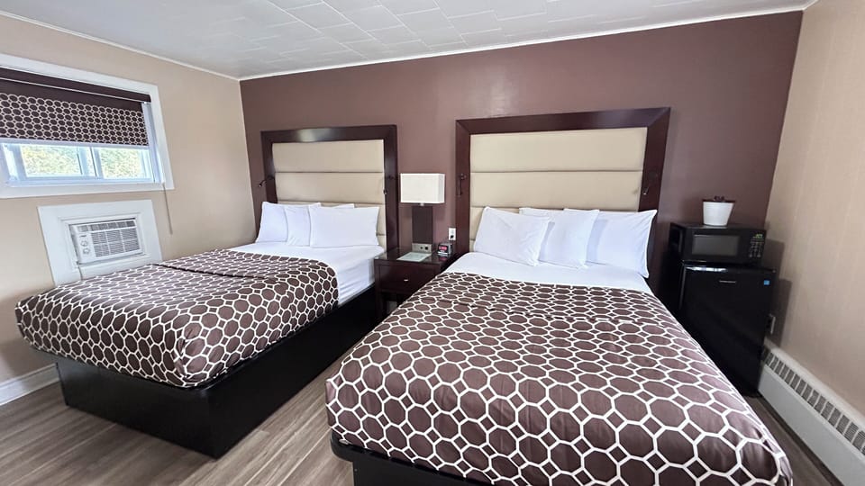 Standard Double Room | Desk, laptop workspace, blackout drapes, soundproofing