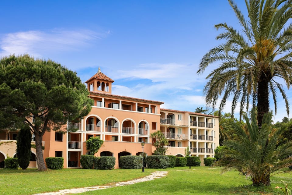 Enjoy a relaxing holiday in Grimaud.
