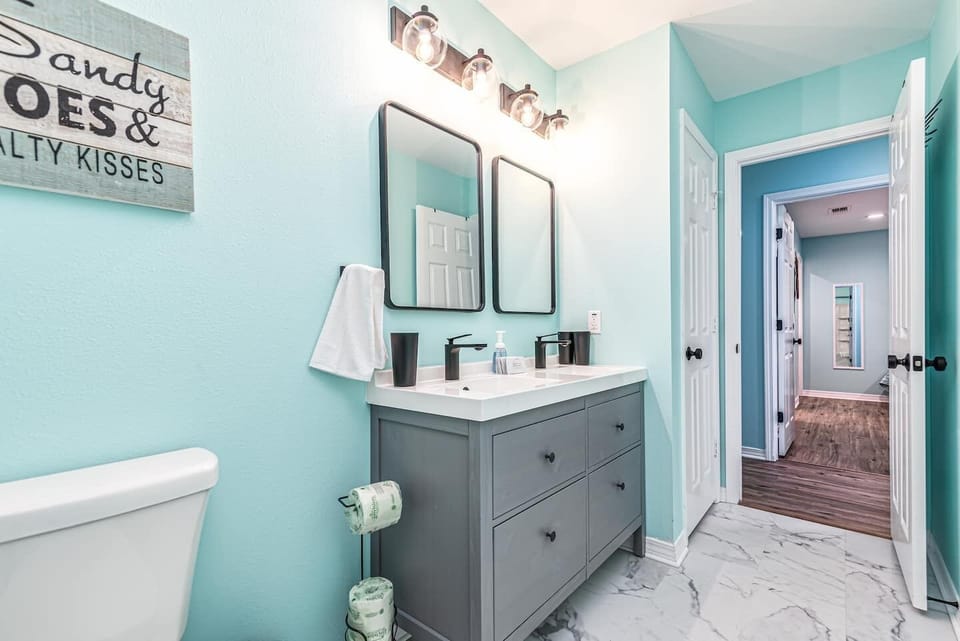 Hallway bathroom - serves the 1st and 4th bedrooms