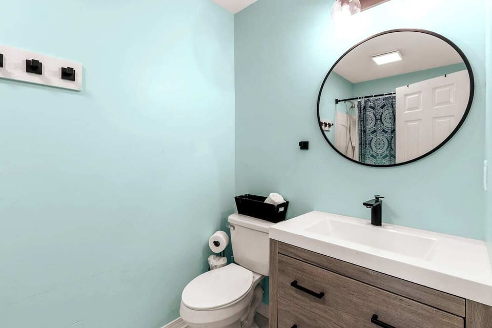Private Bathroom inside the 3rd bedroom.