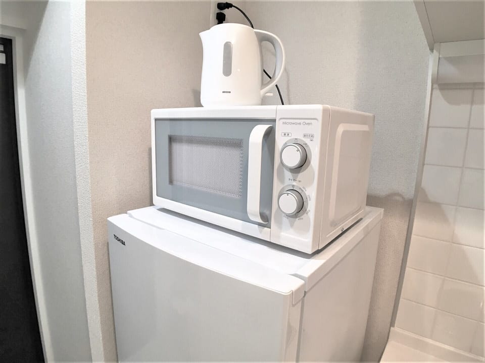 Room (/8) | Microwave