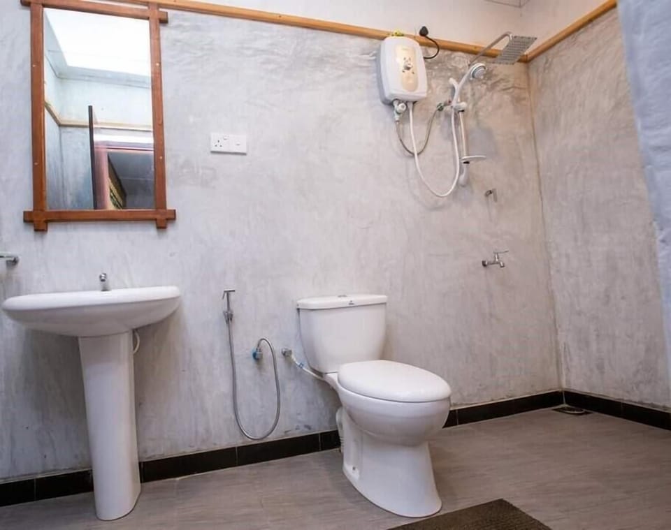 Shower, hydromassage showerhead, towels, soap