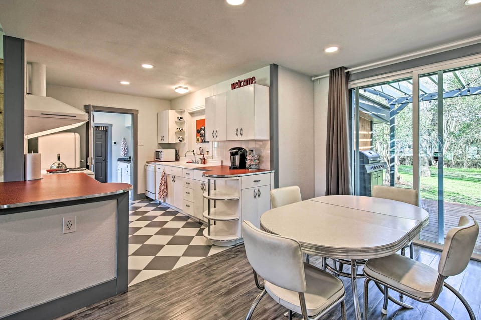 Dining Area | Dishware & Flatware