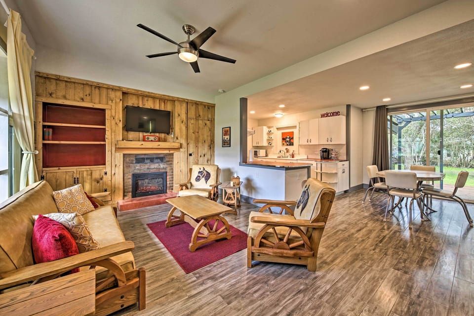 Living Room | Free WiFi