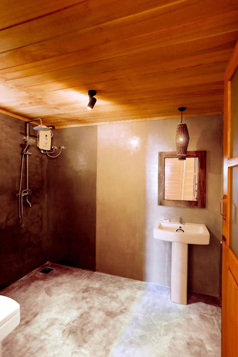 Shower, hydromassage showerhead, towels, soap