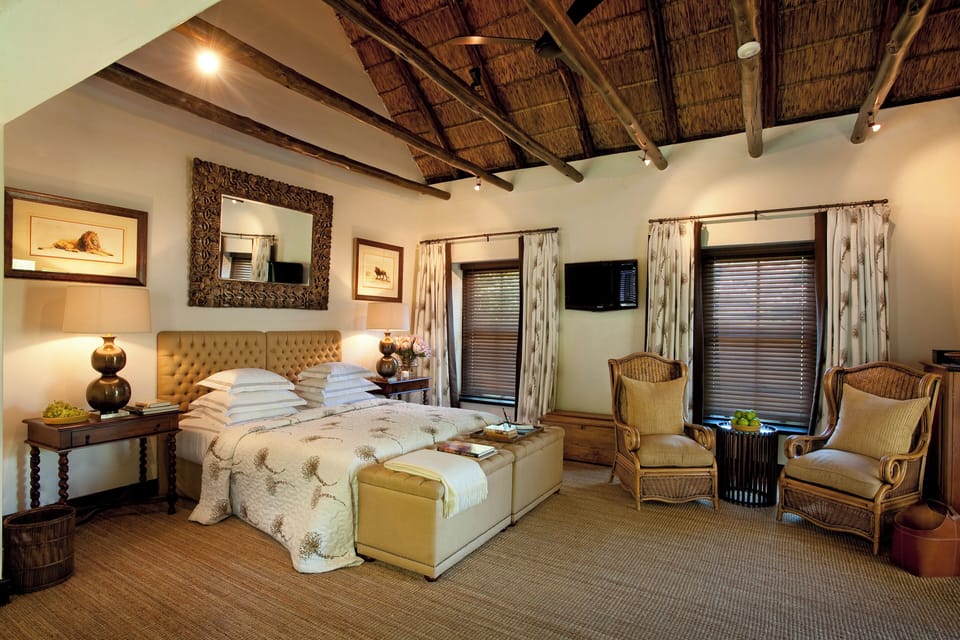 Deluxe Room | Egyptian cotton sheets, premium bedding, down comforters, pillowtop beds